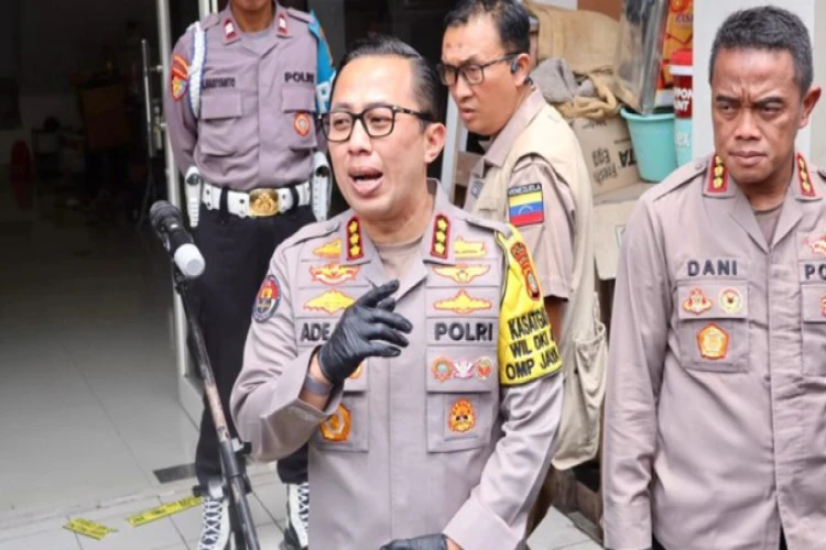 Polisi menangkap dua tersangka baru dalam kasus judi online dan akan menyita seluruh aset terkait.