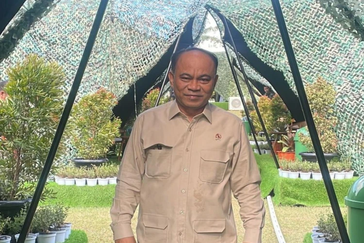 Potret Mantan Menteri Kominfo atau Komdigi, Buri Arie yang baru-baru ini trending di platform X