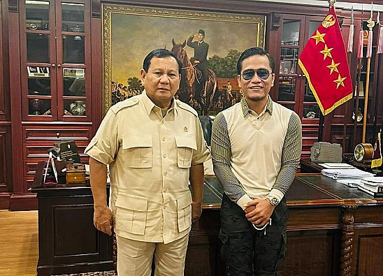 Potret pendakwah, Gus Miftah saat bersama dengan Presiden Indonesia, Prabowo Subianto