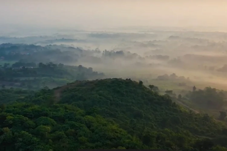 Ket Foto: Bukit Kolang Mokko yang Miliki Keindahan Megah di Papua