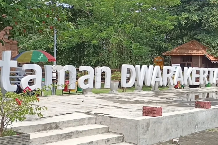 Ket Foto: Taman Dwarakerta Porong yang Menjadi Destinasi Wisata Keluarga