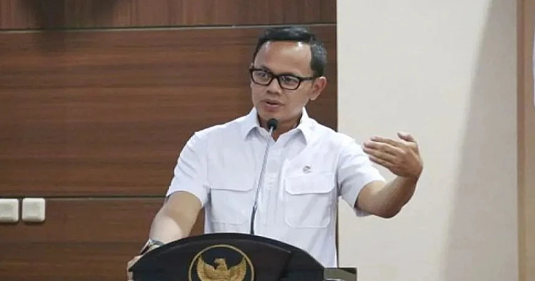 Potret Wakil Menteri Dalam Negeri, Bima Arya yang sedang memberikan penjelasan
