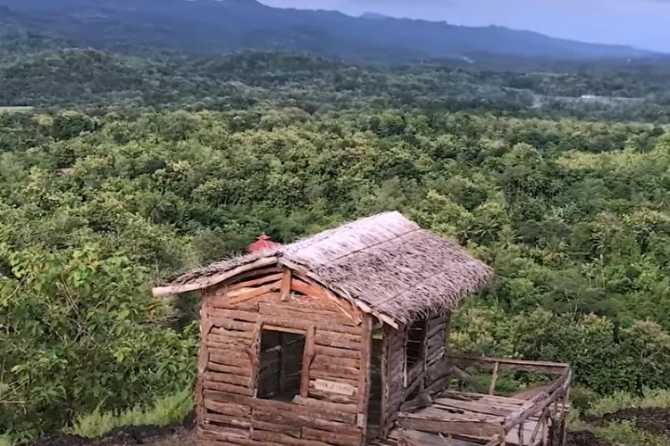 Ket Foto: Gunung Ireng