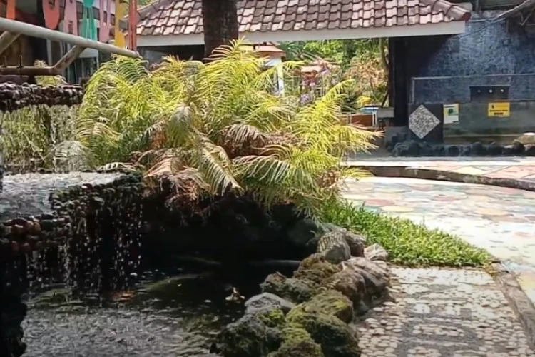 Ket Foto: Fish Garden di Blitar