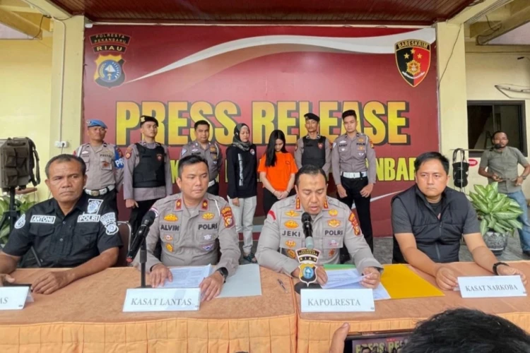 Mahasiswi yang terlibat dalam kecelakaan maut di Pekanbaru ditetapkan sebagai tersangka.