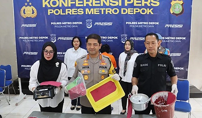 Pengasuh tempat penitipan anak di Depok siram bayi 1 tahun dengan air panas hingga melepuh.