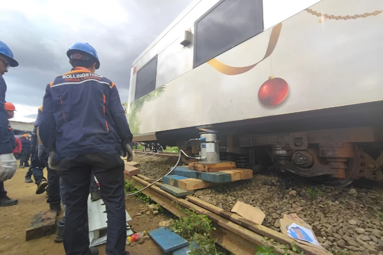Ket. Foto: PJ Gubernur Jawa Barat Menyatakan Jalur Ganda di Lokasi Tabrakan 2 Kereta Api di Bandung Selesai pada Pertengahan 2024 (Foto/X/@keretaapikita)
