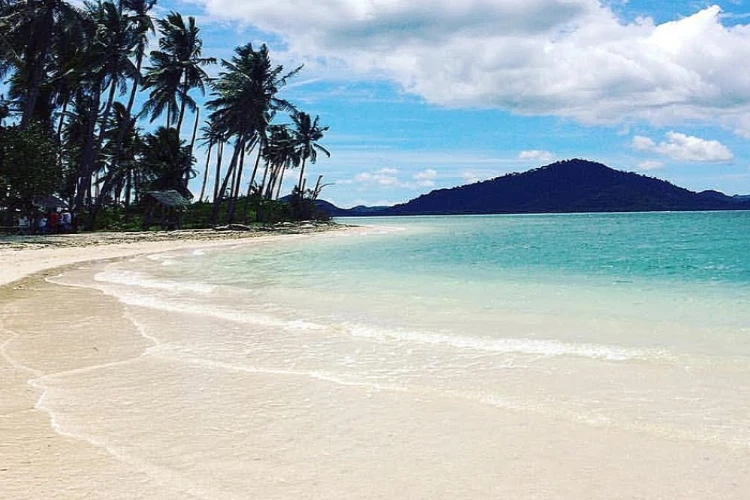 Ket Foto: Foto dari objek wisata, Pulau Mahitam Lampung (Foto/Youtube/TRIBUNWOW OFFICIAL)