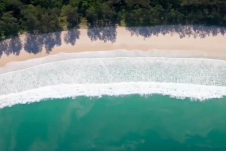 Ket Foto: Pantai Tarimbang dengan Wisata Alam Menarik