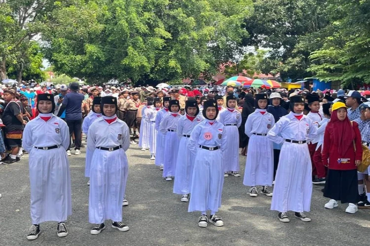 Ket. Foto: Lomba Gerak Jalan Memeriahkan Peringatan Hari Pendidikan Nasional di Kabupaten Parigi Moutong