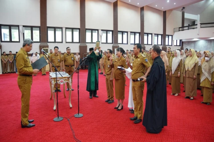 Pj Sekda Andi Muhammad Arsjad lantik 159 pejabat fungsional di lingkup pemerintah provinsi Sulawesi Selatan.