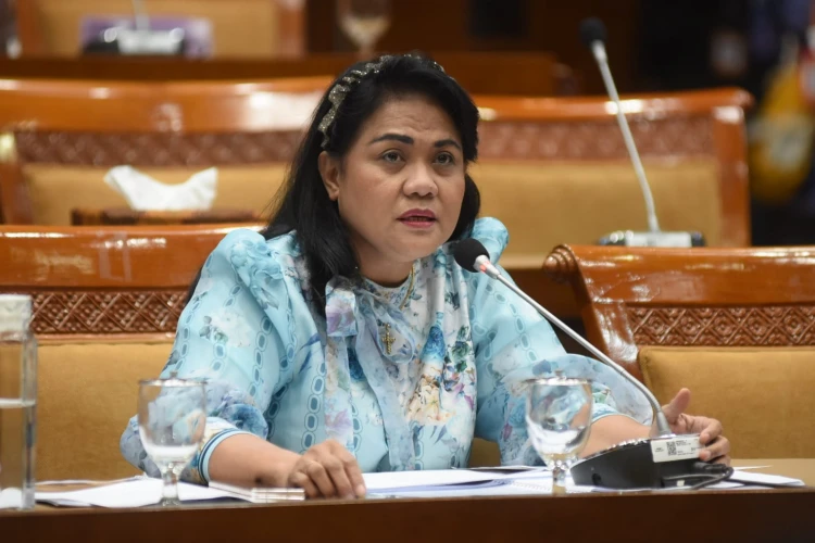 Momen anggota DPR RI Anita Jacoba Gah menegur Mendikbud Nadiem Makarim viral di media sosial.