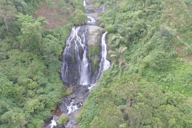 Ket Foto: Air Terjun Indo Rannuang di Polewali Mandar x