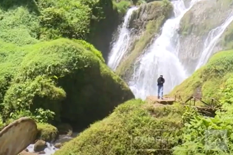 Ket Foto: Curug Citambur di Cianjur