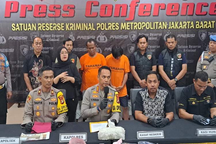 Dua anggota ormas ditetapkan sebagai tersangka pengeroyokan tukang buah di Jakarta Barat, terancam hukuman maksimal lima tahun penjara.