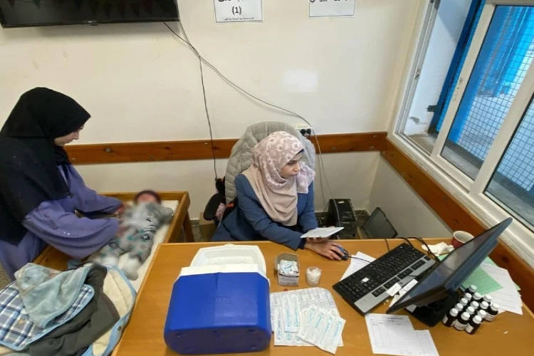 Ket. Foto: Dokter di Rumah Sakit yang Berada di Jalur Gaza Dilaporkan Harus Memprioritaskan Pasien yang Paling Mungkin Bertahan Hidup