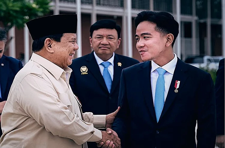 Potret Wapres RI, Gibran Rakabuming Raka ketika bersama Presiden RI, Prabowo Subianto