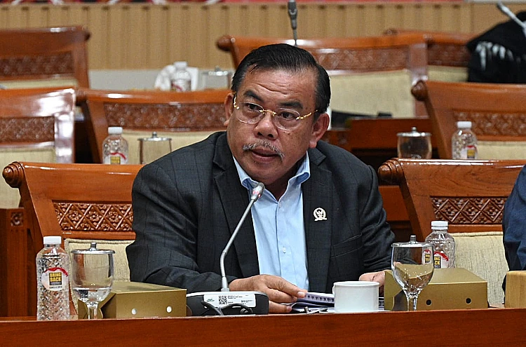 Anggota Komisi III DPR RI, Mangihut Sinaga desak proses hukum tegas bagi polisi yang diduga paksa pacar aborsi, kritik penanganan Polda Aceh.