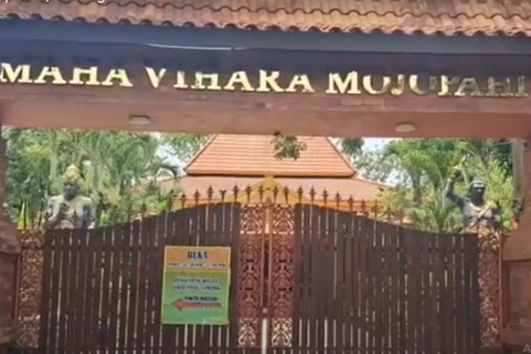 Ket Foto: Maha Vihara Mojopahit di Jawa Timur