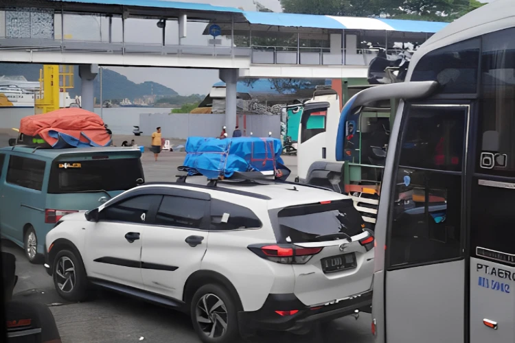 Ket. Foto: Tiket Kapal Feri Rute Pelabuhan Merak Menuju Bakauheni dan Sebaliknya untuk Periode 7 hingga 8 April Telah Habis Terjual
