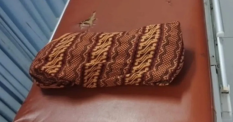 Potret jenazah bayi yang dibawa oleh ibunya di Sumbawa Barat NTB menggunakan taksi online
