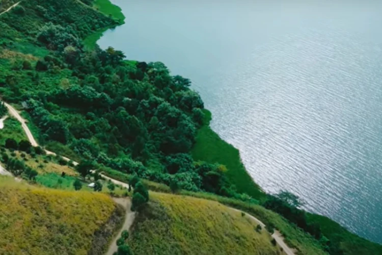 Ket Foto: Bukit Sitalmak Talma di Danau Toba