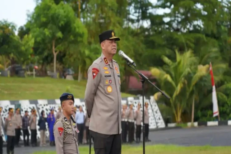 Ket. Foto: Kapolda Sulawesi Barat Meminta Seluruh Personel Polisi di Daerah Tersebut agar Tidak Arogan kepada Masyarakat
