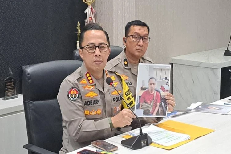 Kabid Humas Polda Metro Jaya, Kombes Pol Ade Ary Syam Indradi sebut hasil penjualan anak oleh ayah kandungnya di Tangerang untuk hal ini.