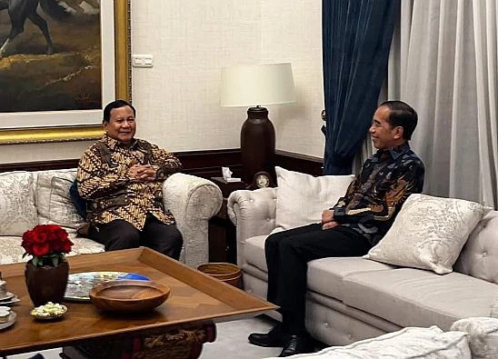 Potret momen ketika mantan Presiden, Jokowi berkunjung ke kediaman Presiden RI Prabowo Subianto di Kertanegara