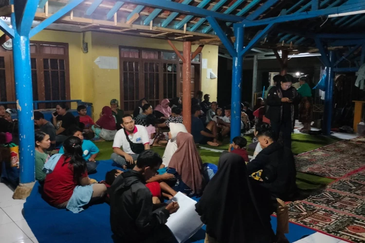 Ket. Foto: Bencana Longsor Dilaporkan Menerjang Subang yang Menyebabkan 2 Orang Meninggal (Foto/X/@DediKurr)