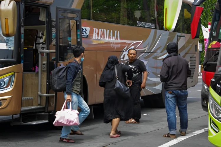 Ket. Foto: 7 Ribu Penumpang Dikabarkan Berangkat dari Terminal Kalideres Jakarta Barat