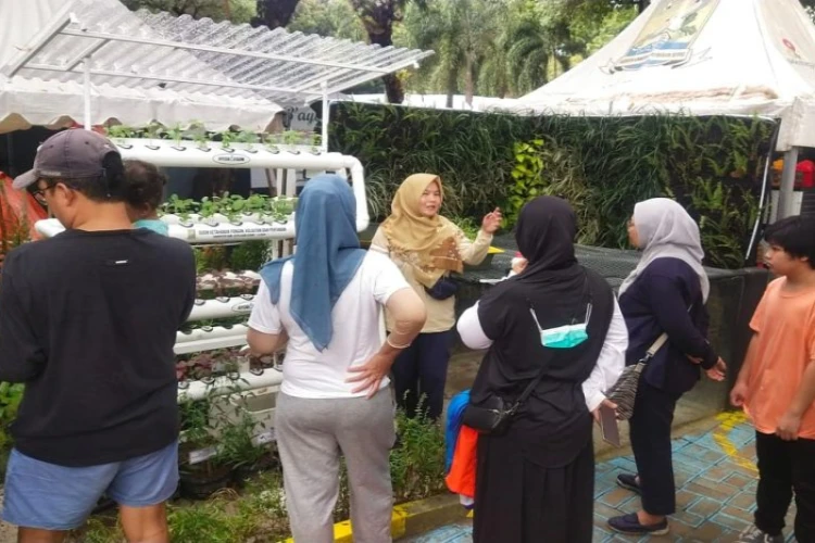 Ket. Foto: Suku Dinas KPKP Menghadirkan Minuman Segar Khas Kepulauan Seribu di Pameran Flora dan Fauna 2024