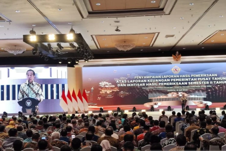 Ket. Foto: Presiden Jokowi Meminta untuk Melanjutkan Penyederhanaan Prosedur agar Pemerintah Berjalan Lebih Efektif