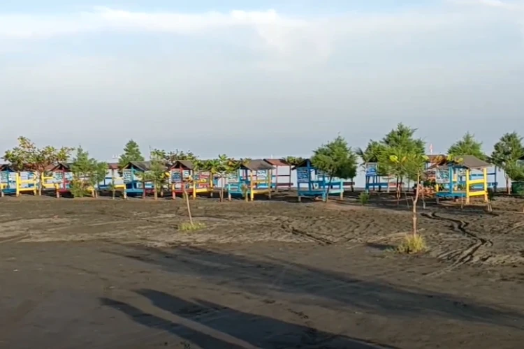 Ket Foto: Pantai Tirang di Semarang