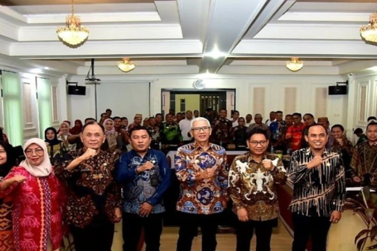 Ket. Foto: Pj Gubernur Meminta Pemerintah Kabupaten Gorontalo untuk Dapat Meningkatkan Sektor Perdagangan Pertanian