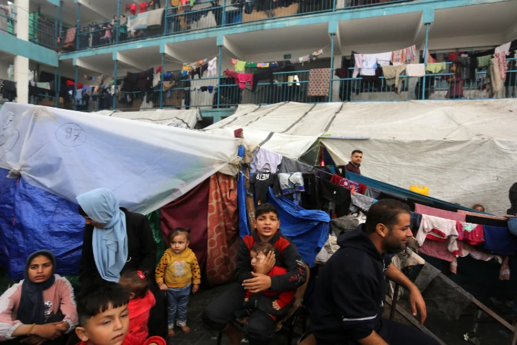 Ket. Foto: Pakar Sebut Perintah Evakuasi ke Zona Aman oleh Israel Sebenarnya Merupakan Teknologi Genosida Israel (Foto/X/@UNRWA)