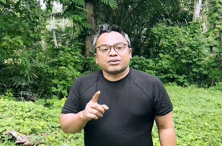Tangkap layar video yang menampilkan pegiat media sosial, Islah Bahrawi