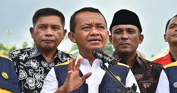 Potret Menteri Energi dan Sumber Daya Mineral (ESDM) RI Bahlil Rahadalia sedang menyampaikan penjelasan