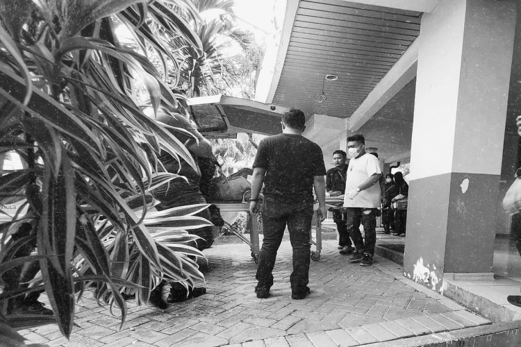 Briptu RDW, polisi di Mojokerto yang dibakar istrinya kini dikabarkan meninggal dunia.