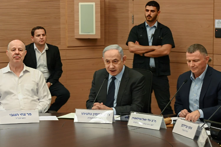 Ket. Foto: Benjamin Netanyahu Meminta Benny Gantz untuk Tetap Berada dalam Pemerintahan Darurat Penjajah Israel