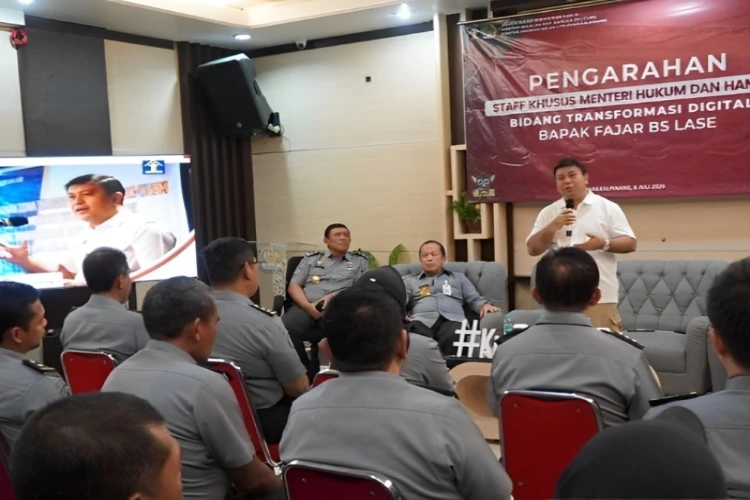 Ket. Foto: Pentingnya Pemimpin Harus Menjadi Tauladan kepada Bawahannya Diingatkan oleh Staf Khusus Menteri Hukum dan HAM di Kantor Imigrasi Kelas 1 TPI Pangkalpinang