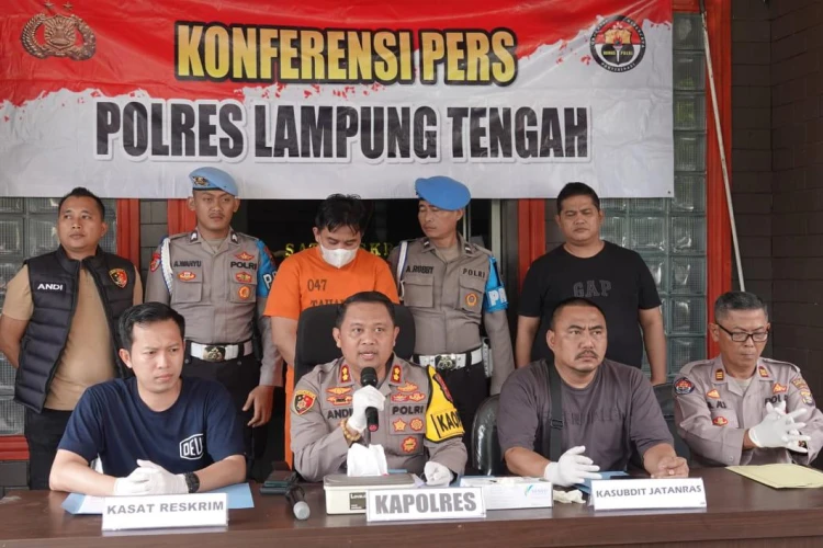 Polisi amankan sejumlah senjata api ilegal milik anggota DPRD Lampung Tengah yang jadi tersangka usai tembakannya tewaskan warga.