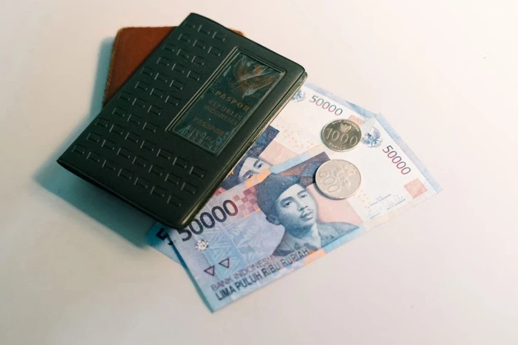 Gaji hakim stagnan selama 12 tahun memicu aksi cuti massal, kalah jauh dengan penghasilan guru honorer.