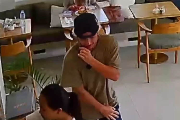 Tangkap layar video seorang bule yang viral di Bali karena kabur dari kafe tanpa membayar tagihan pesanannya