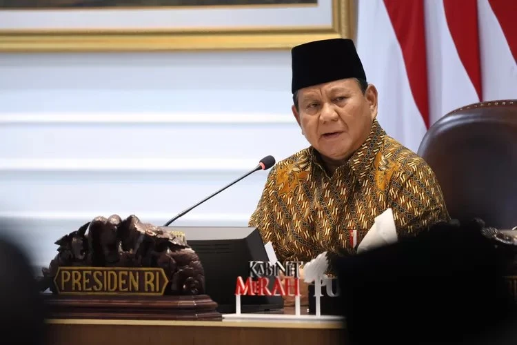 Perubahan besar terjadi pada Bulog, yang kini akan berada langsung di bawah Presiden untuk pengelolaan pangan.