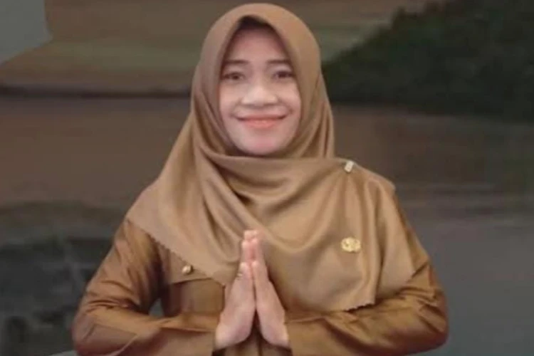 Ket Foto: Kepala cabang Dinas Pendidikan Wilayah II Provinsi Sulteng, Sarifah,S.Pd, M.Pd