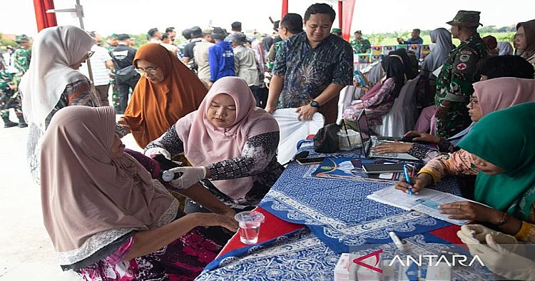 Ket Foto: Ilustrasi warga saat mengikuti program CKG di wilayah Cirebon, Jawa Barat.