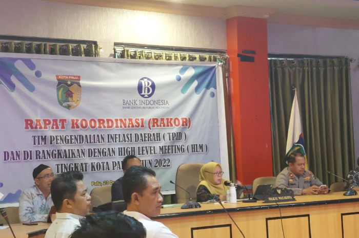 <p>Ket Foto: Rapat koordinasi Tim Pengendalian Inflasi Daerah. (Foto/Facebook Cristian Kaleb)</p>
