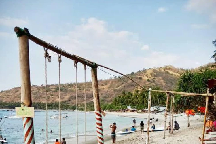 Ket Foto: Foto dari objek wisata Lombok, Pantai Pandanan (Foto/Web Resmi/jadesta.kemenparekraf.go.id)