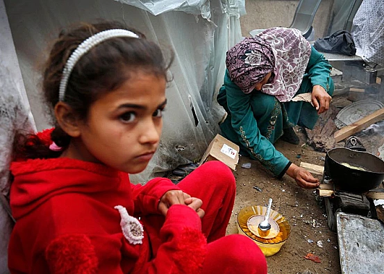 Ket. Foto: Batalyon Tulkarem Meledakkan Buldozer Militer Penjajah Israel di Kamp Pengungsi Nur Shams